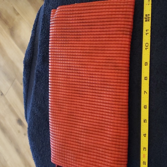Red clutch - Picture 3 of 8